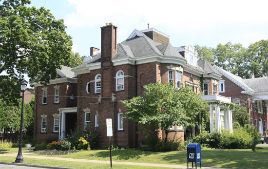 Sedgwick Suites - 530 Oak Street