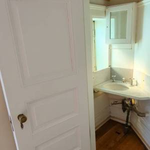 Hampshire-A-Suite-203-water-closet_original