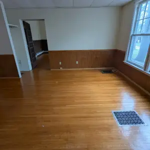 Middle office space