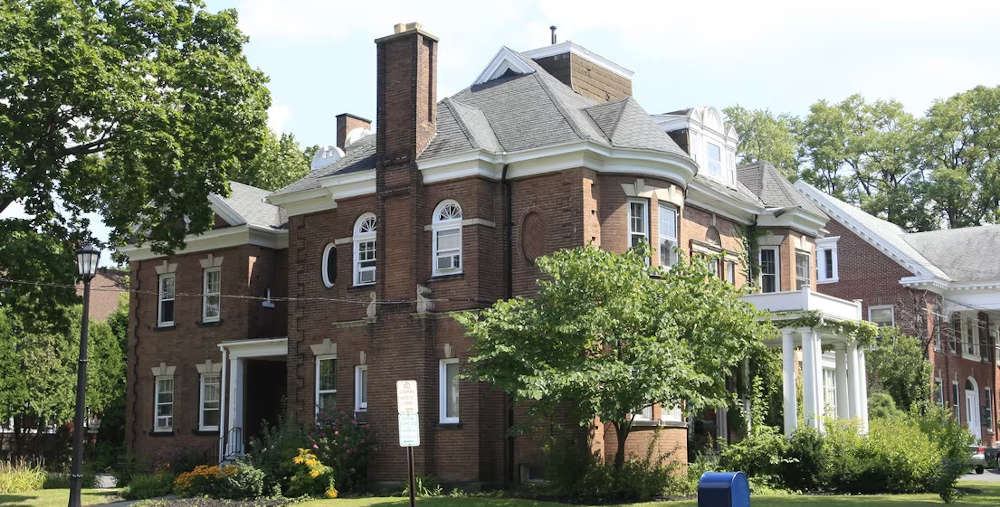 Sedgwick Suites - 526 Oak Street, Syracuse, NY 13203